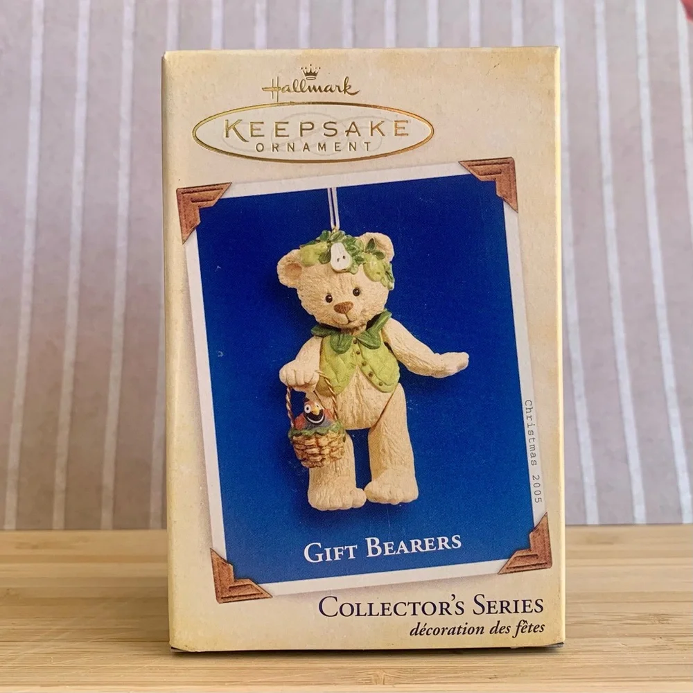 Hallmark Keepsake Ornament * Gift Bearers * 2005